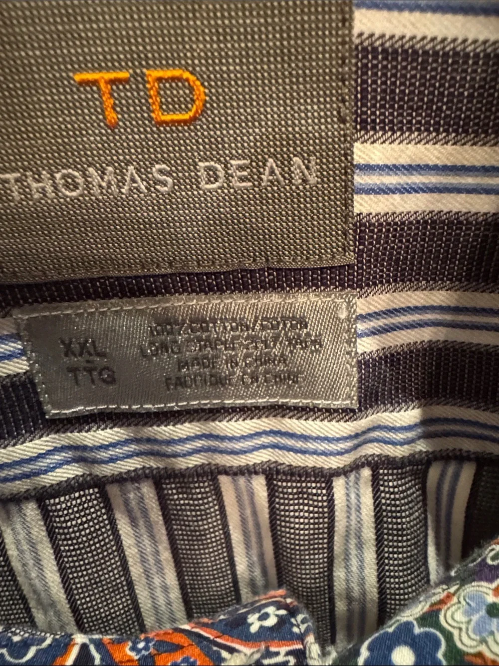 Thomas Dean Men's Gray and White Vertical Stripe Button-Down Shirt